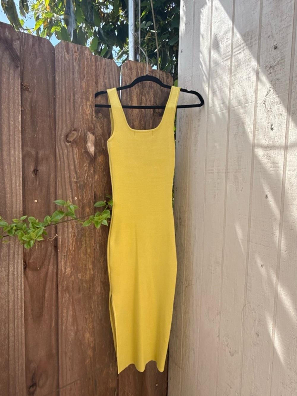 Sleeveless Yellow Knit Midi Dress